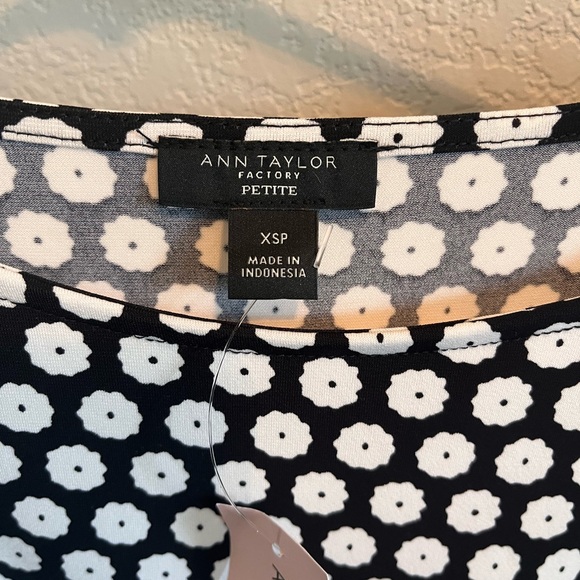 Ann Taylor black dress with a white floral pattern - Picture 3 of 5